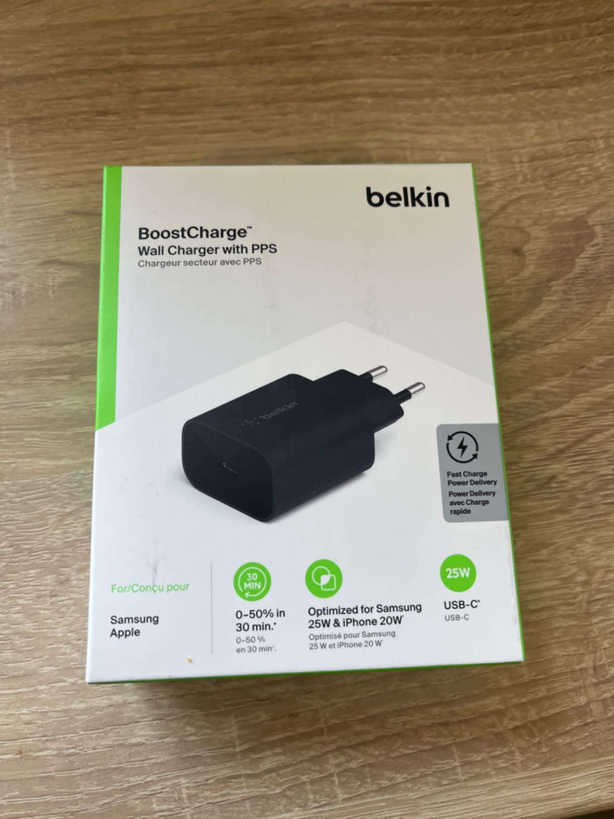 Kompaktes Netzteil für unterwegs