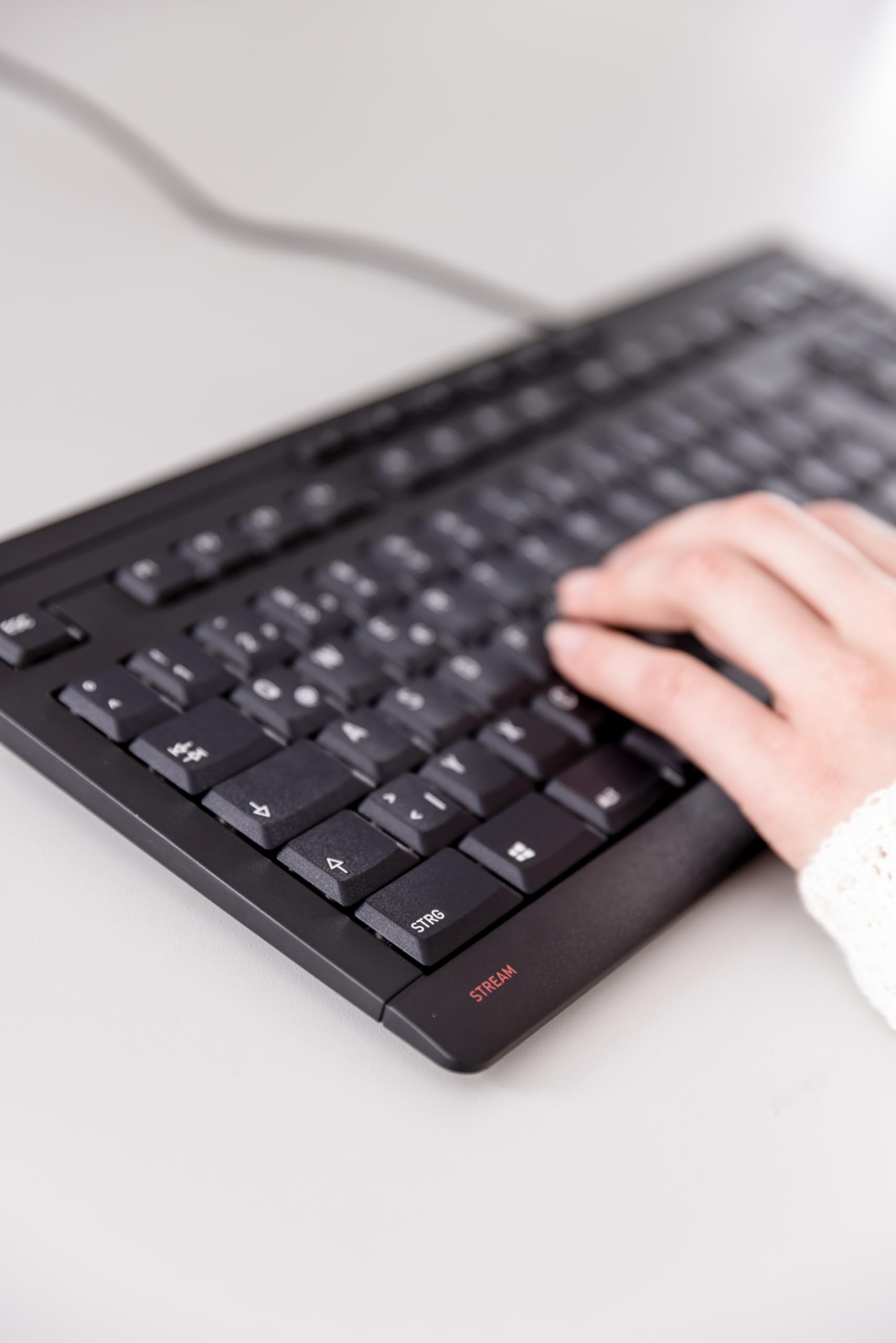 cherry-stream-keyboard-tkl-kabeltastatur-deutsch-wei-grau-ohne-nummernblock image 2