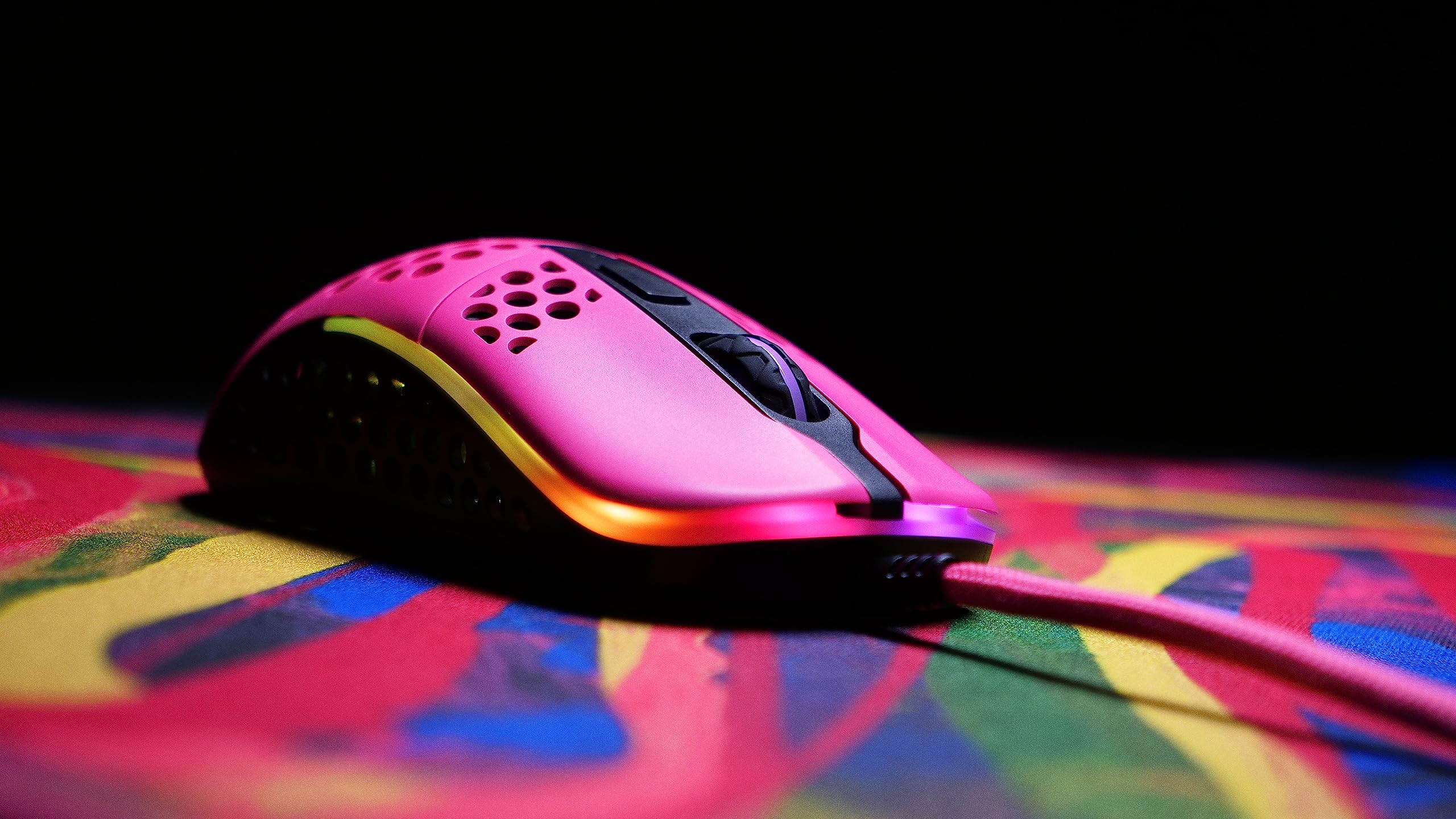cherry-xtrfy-m42-rgb-kabelgebundene-gaming-maus-pixart-3389-pink-edition image 4