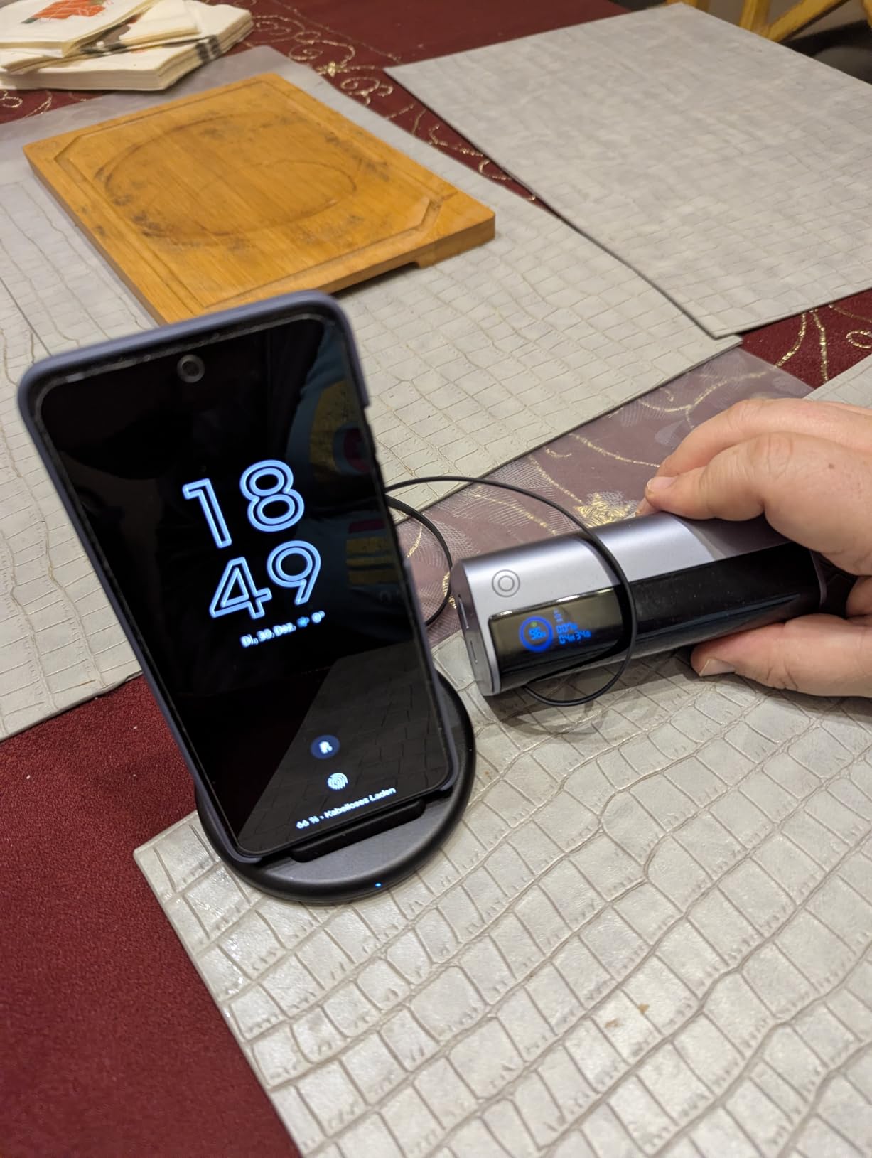 Absolute Kaufempfehlung, lädt zuverlässig jede Nacht mein iPhone und mein Pixel ohne Probleme und ohne heiß zu werden, bin sehr zufrieden damit