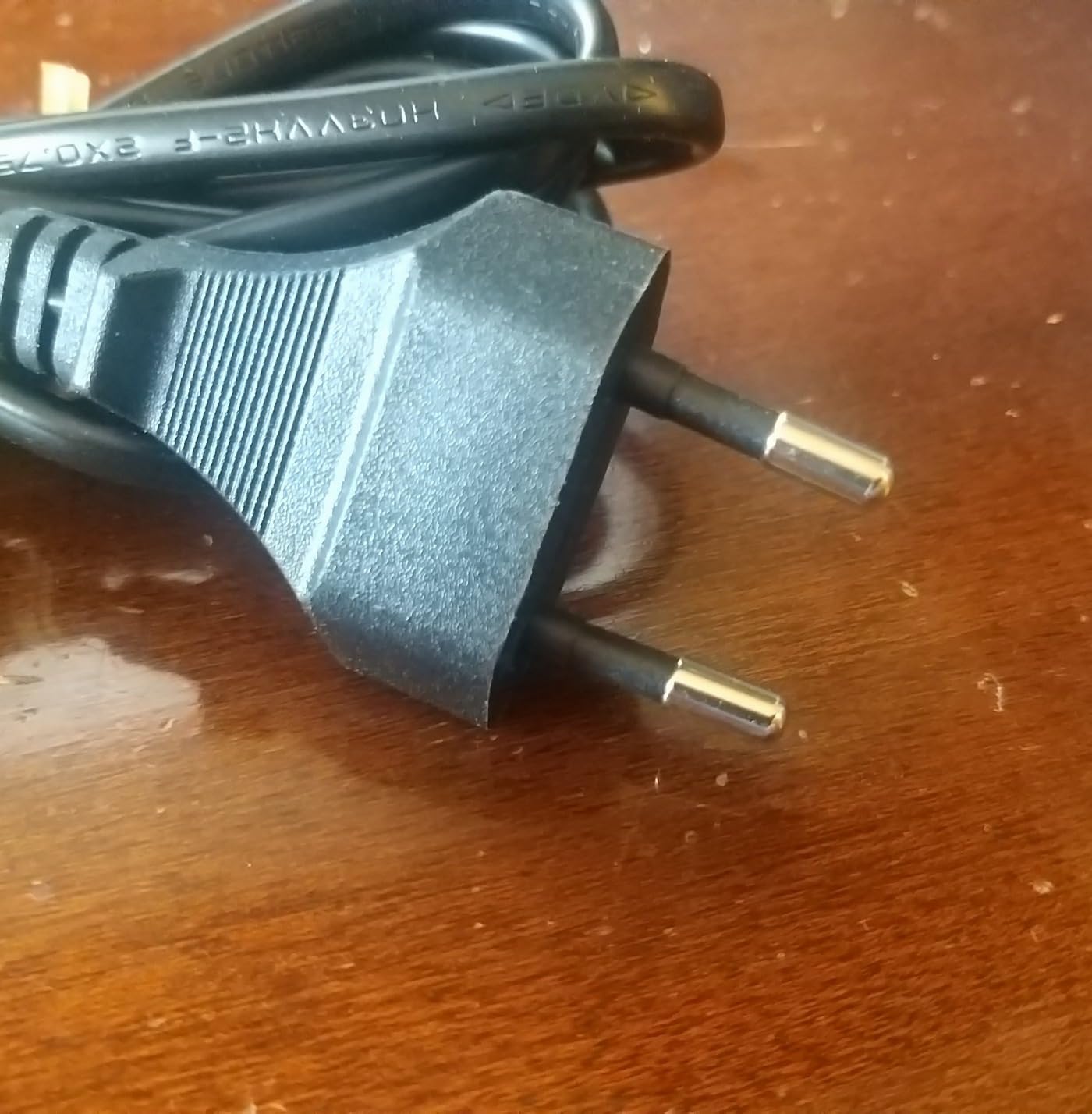 Lädt gut, Stecker zu groß für Leiste
